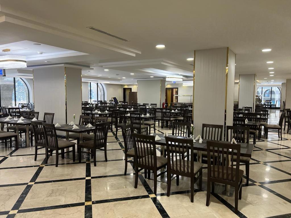 Al Ansar Golden Tulip Hotell Medina Exteriör bild