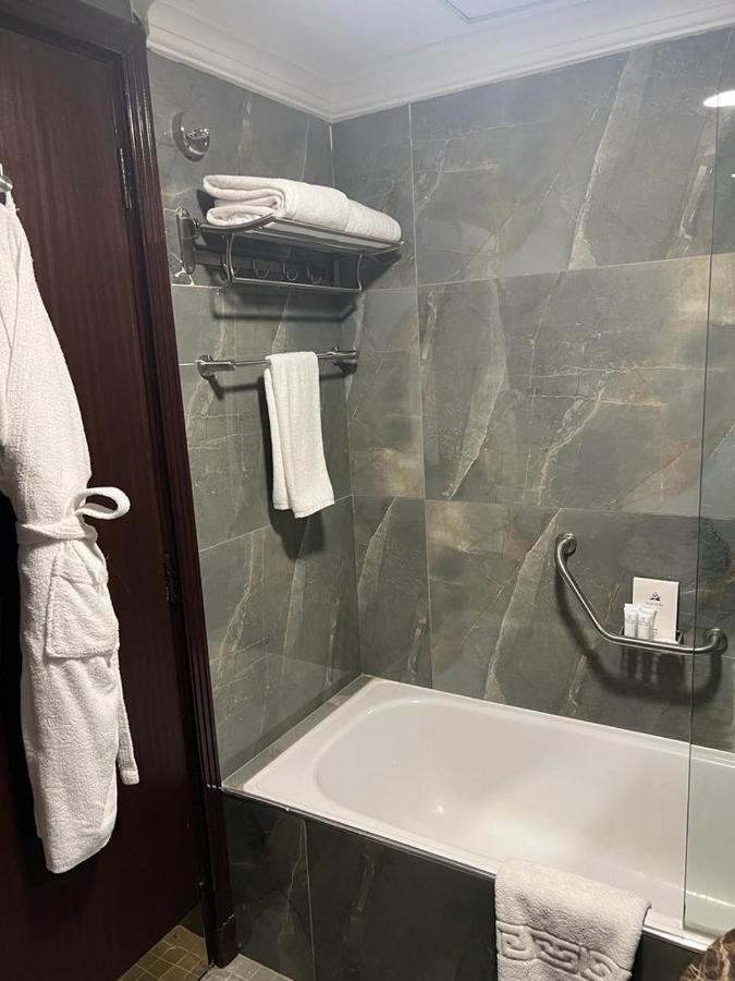 Al Ansar Golden Tulip Hotell Medina Exteriör bild